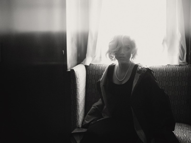 Blonde Netflix film - Black & White 