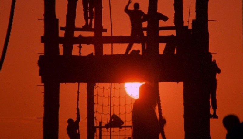 Orange sun in Full Metal Jacket (1987) | Warner Bros.